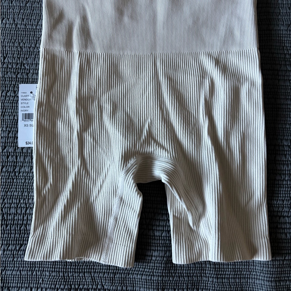 PacSun Ribbed Cream Shorts - Picture 3 of 3